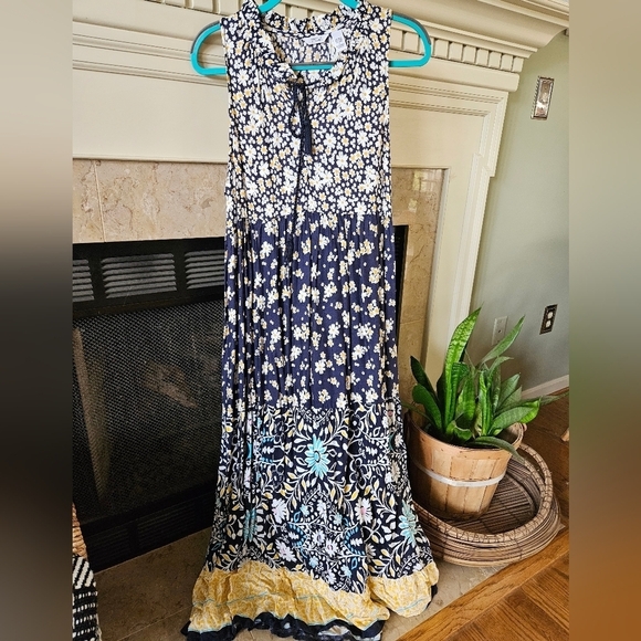 Kaktus Dresses & Skirts - Kaktus Floral Maxi Dress - Size L
